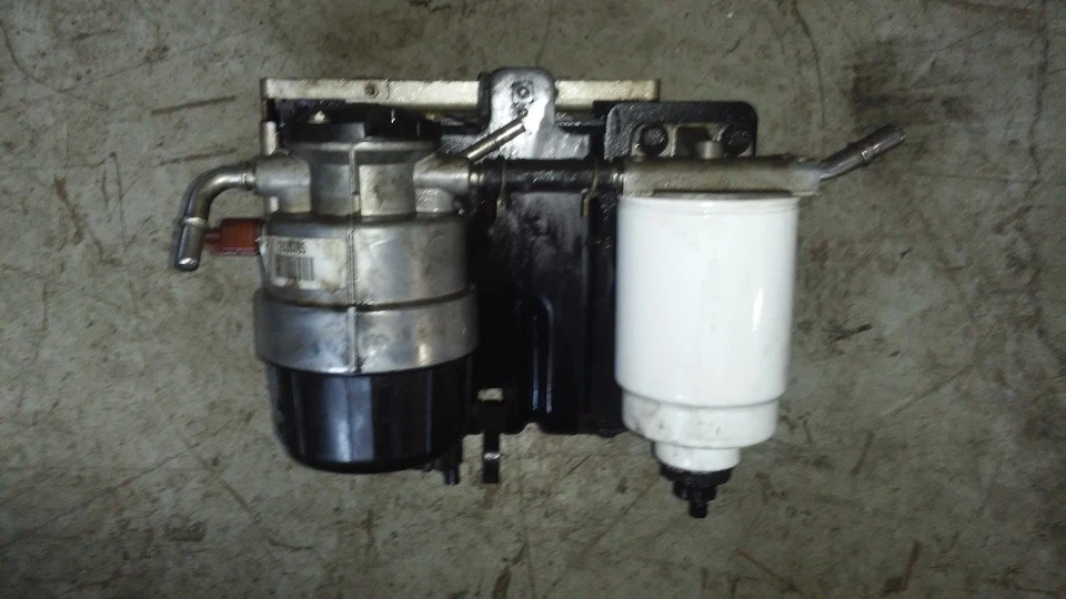 GMC Cheverolet Duramax LMM 6.6 6.6L bomba de combustible con enfriador y marco de filtro montado  Foto 1 de 1