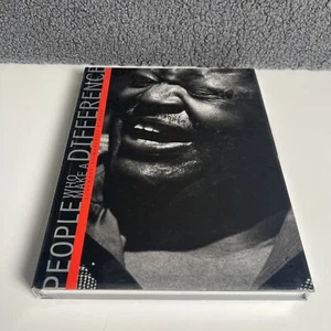 Book People Who Make a Difference / Des gens peu ordinaires by Margaret Atwood - Bild 1 von 5