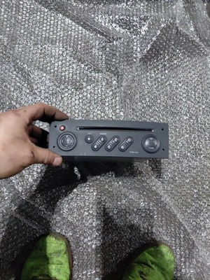 CD Autoradio Tuner List schwarz-grau Renault Scenic Megane 2  - Bild 1 von 3