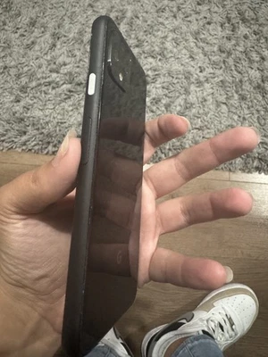 FULLY WORKING W CRACKED SCREEN Google Pixel 4 64GB Unlocked - Image 1 of 4