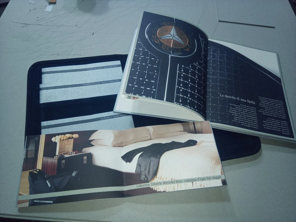 MERCEDES - BENZ CARTELLINA PORTADOCUMENTI "UN ULTIMO DETTAGLIO" con CD - Immagine 1 di 1