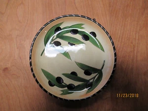 Plato de ensalada Clay Art OLIVIA RUSTICA 8 1/2" aceitunas negras 1 ea - Imagen 1 de 3