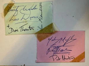 RARO FIRMADO MIEMBROS DE LA BANDA DE LOS PLATTERMEN AÑOS 60 GRUPO LEO DORAN RAY MOORE PAT - Imagen 1 de 1
