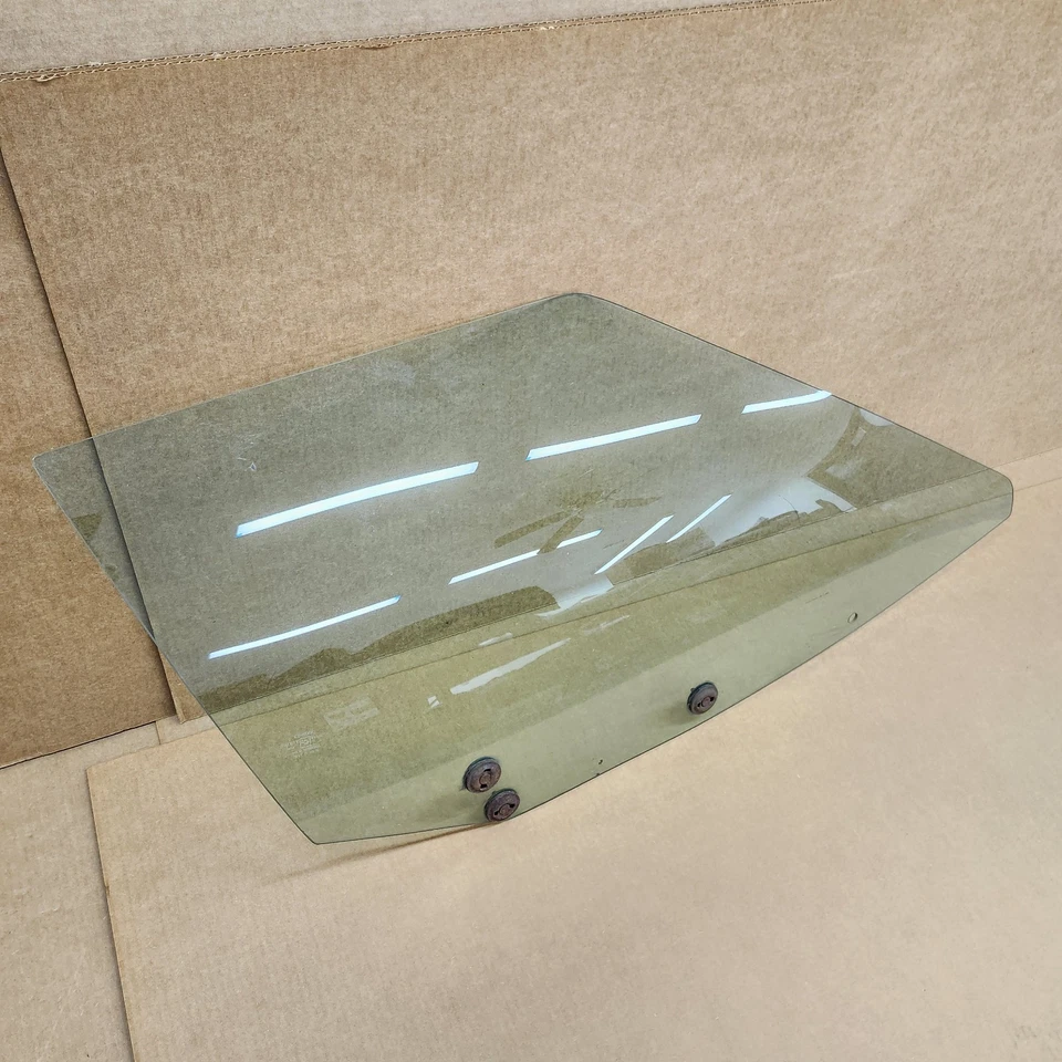 Ventana de vidrio para puerta Corvette 91-96 C4 lado derecho del pasajero Rh EzKool BUEN OEM Foto 1 de 4
