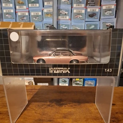 Matrix Models MX40402-011 Daimler Double Six Vanden Plas S1 1973 Pink Met - Image 1 of 4