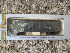 AHM HO SCALE U.S. ARMY 61242 BOX CAR WITH BOX - Picture 1 of 7