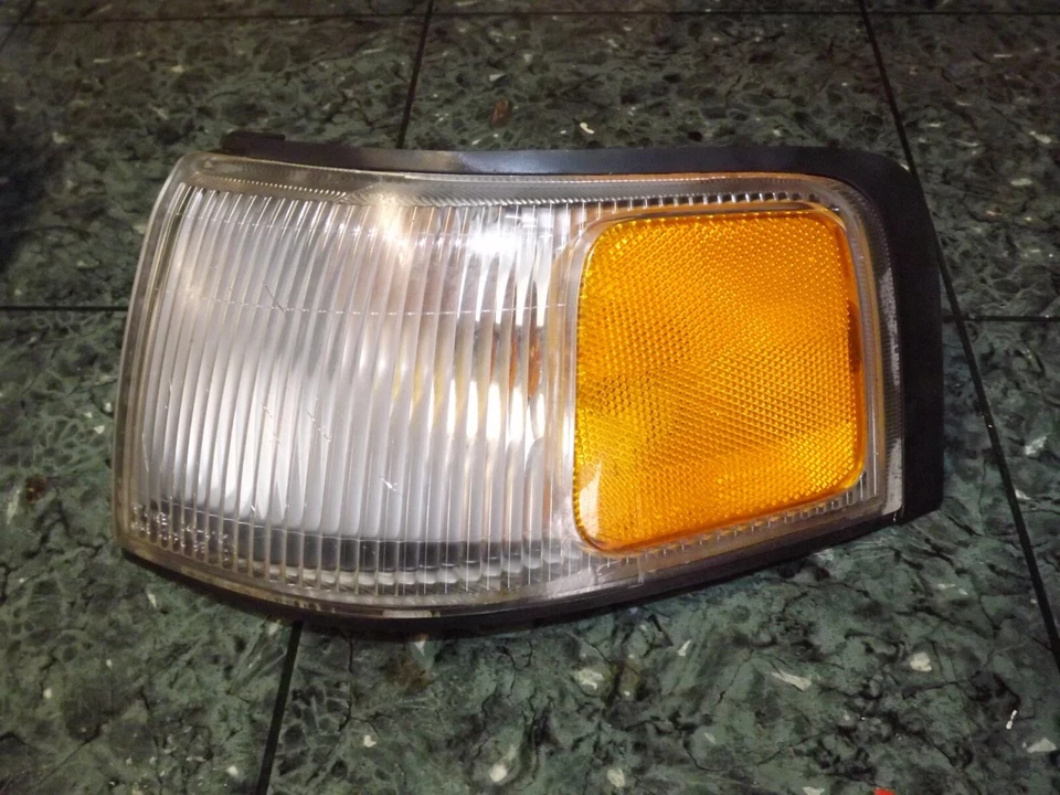 96-98 OEM Mazda MPV Stanley conjunto de luces de esquina delanteras del lado del conductor 041-4121 FL Foto 1 de 4