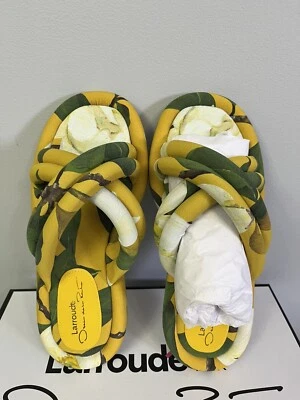 Larroudé para Oscar de La Renta: Cali Flat Mule In Magnolia Ocre Nuevo con Etiquetas Talla 37 Foto 1 de 4