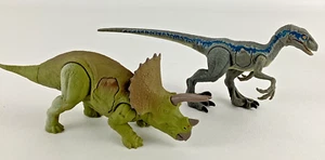 Jurassic World Attack Pack Velociraptor Azul Triceratops Batalla Daño Figuras - Imagen 1 de 7
