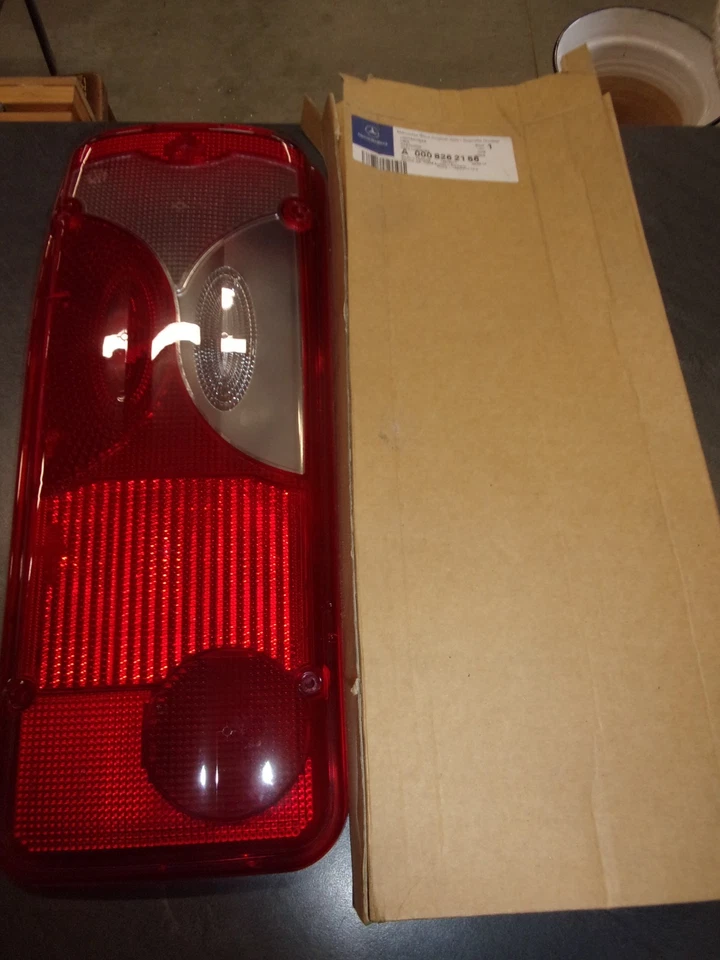 MERCEDES-BENZ SPRINTER CABOCHON FEU  arrière droit  A0008262156 NEUF ORIGINE - Photo 1/4