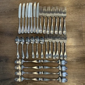 Lote de 34 cubiertos de acero inoxidable Oneida Satin Voss usados servicio para 6 - Imagen 1 de 8