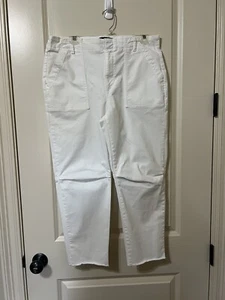 Banana Republic Women’s White Girlfriend Authentic Chino Pants Size 12P - Picture 1 of 4