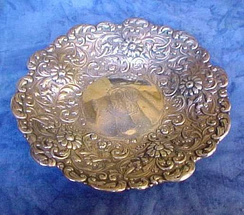 EARLY 20TH CENTURY TIFFANY 7 INCH STERLING FLORAL DESIGN REPOUSSE SERVING BOWL Cover