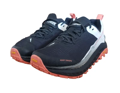 Tênis de corrida Altra Olympus 4 feminino tamanho 6 trilha preto branco Vibram - Imagem 1 de 4