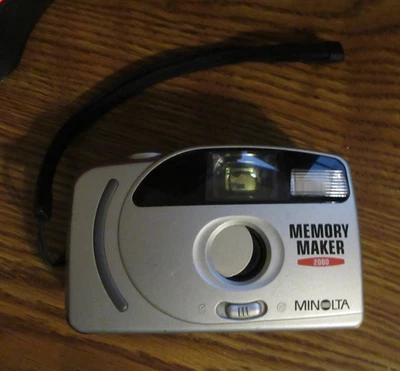 MINOLTA MEMORY MAKER 2000 35MM FILM COLLECTABLE VTG CAMERA DX WITH STRAP - Image 1 of 4