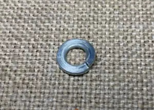 200 Auveco 5720 1/4" grado 5 tipo di serratura lavatrice zinco - Foto 1 di 3