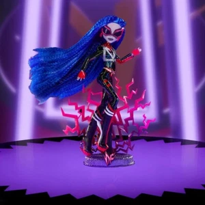 SDCC 2024 Mattel Monster High Deadfast Ghoulia Yelps muñeca superhéroe en mano - Imagen 1 de 13