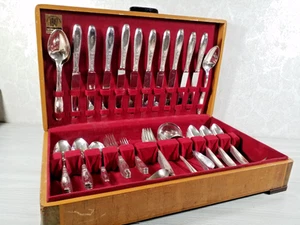 1847 ROGERS BROS "ERSTE LIEBE" Silber Teller Set + Truhen Service 10. 60 STÜCK - Bild 1 von 13