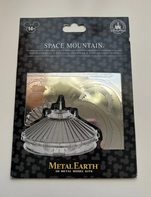 Montaña Espacial 3D Tierra Metal Parques Disney Foto 1 de 2