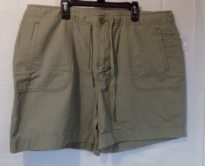 MOUNTAIN LAKE WOMEN'S SHORTS GREEN KHAKI SIZE 16  - Image 1 of 4