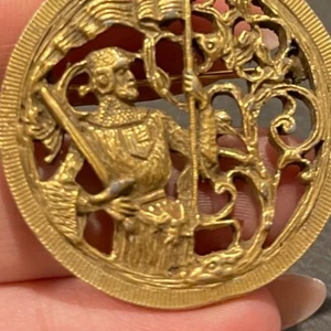 Vintage Brosche goldfarben Ritter - Bild 1 von 4