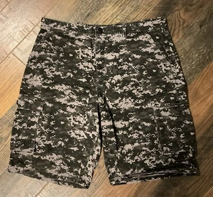 Brooklyn Xpress Digitized Camo Shorts Longer Length Mens 42 EUC Nice - Picture 1 of 7