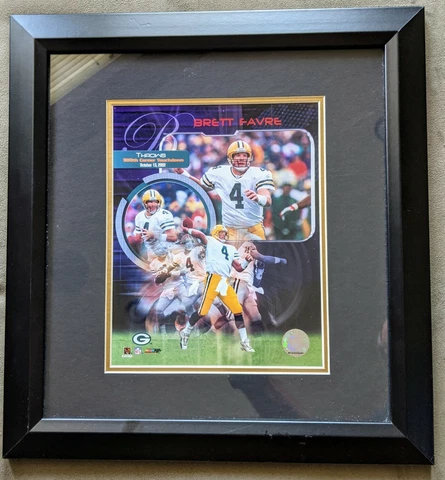 Brett Favre Throws 300th Career Touchdown October 13, 2002 8,x10 Framed in 15x16 Cover