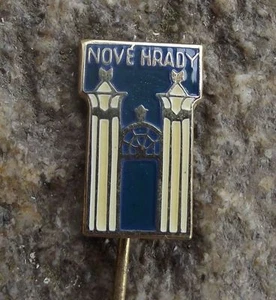 Antique Nove Hrady Neuschloss Usti nad Orlici Chateau Palace Souvenier Pin Badge - Picture 1 of 2