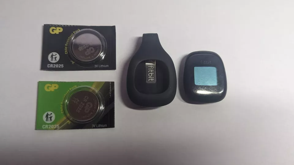Fitbit Zip Wireless Activity Tracker in Black - Grade C - Image 1 of 4