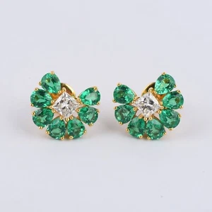 14k Gold Finish Silver Pear Cut Simulated Emerald Gemstone Stud Earrings - Picture 1 of 4