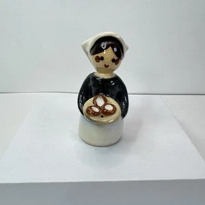 Vintage niedliche Keramik Miniatur weibliche Pilger Opfer Figur 3,25" EUC - Bild 1 von 8
