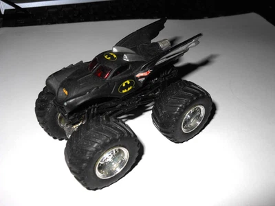 Hot Wheels Monster Jam Batman Batmobile Truck DC Comics 1:64 - Immagine 1 di 3