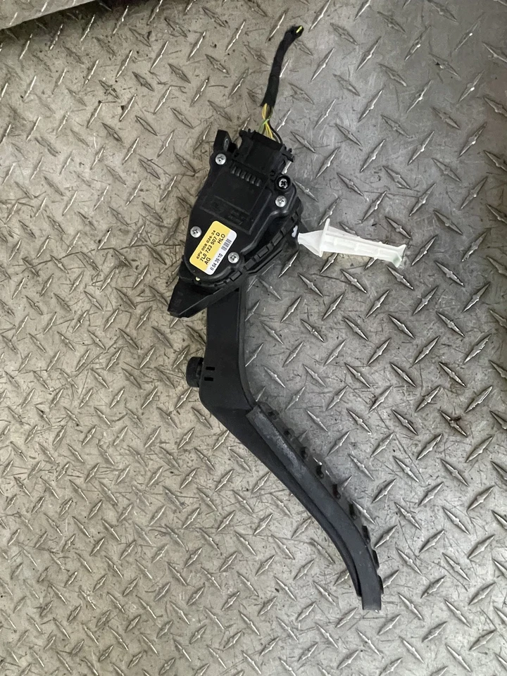 112010-2015 AUDI Q7 4L ACCELERATOR GAS PEDAL W/ POSITION SENSOR OEM 7L0723507D Foto 1 de 4