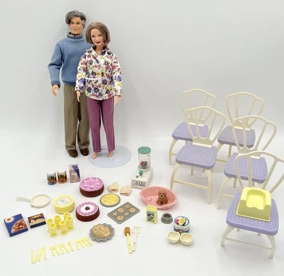 2003 Mattel Barbie Happy Family B9880 Grandma’s Kitchen Dolls & Accessories Lot - Image 1 of 4