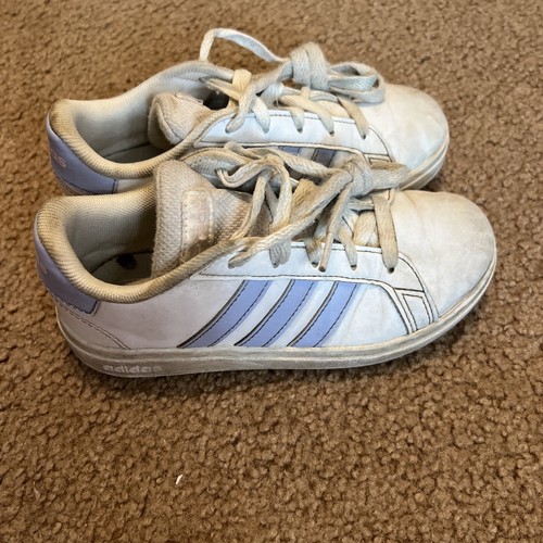 Sneakers basse Adidas bambina taglia 12 bianche con righe viola cravatta