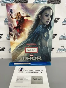 NATALIE PORTMAN FIRMATO AUTOGRAFO MARVEL THOR 12X16 DISPLAY-BECKETT LOA BAS - Foto 1 di 7