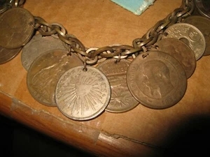 Auffällige Vintage 19 Münzen Halskette 1831-1944 verschiedene Länder und Metalle - Bild 1 von 9