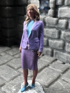 Railway Figure OO Gauge WOMAN IN SUIT 3D Printed Hand Painted 1:76 Train - Picture 1 of 4