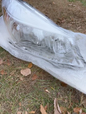 Headlight Assembly For 12-14 Toyota Yaris Passenger - Image 1 of 4