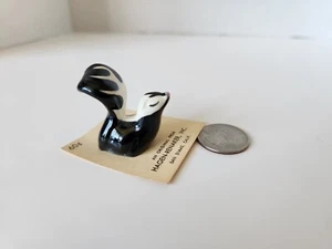 NUEVA Estatuilla Hagen Renaker Vintage Skunk Blanca Negra - Imagen 1 de 6