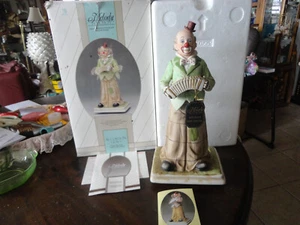 Melody In Motion porcelain clown playing accordion by Waco - Picture 1 of 2