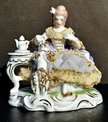 Statuina figurina vintage porcellana una dama in abito storico 1970 Foto 1 de 4