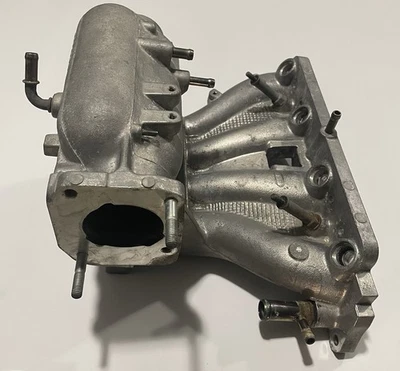 Coletor de admissão 1996-1998 Honda Civic Ex Vtec, P2P 1PT-6 Vtec, D16Y8 automático - Imagem 1 de 4