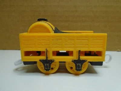 2012 THOMAS TRAIN PLASTIC YELLOW BARREL BOXCAR (TH16) - Image 1 of 4