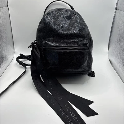 Mini Mochila Victoria Secret Cintas Negras Correas Bolsillos Foto 1 de 4