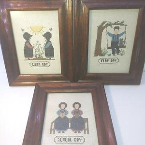 3 Vintage bestickte Holzrahmen hängend Handarbeit Spiel Arbeit Schule Bild Kunst - Bild 1 von 8