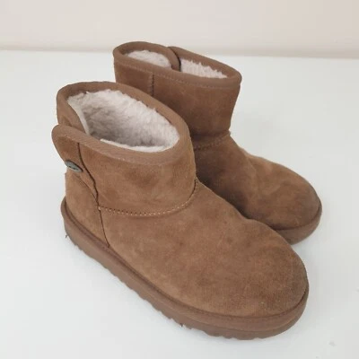 Bota UGG Jona Niños Reino Unido 1 Beige Cierre con Botones Piel Forrada Cuero Tobillo Foto 1 de 4