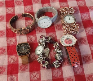 6 orologi moda donna Strada, mai usati, da boutique chiusa - Foto 1 di 22