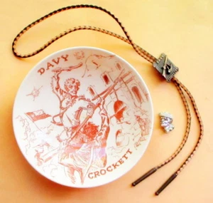 VINTAGE 1950'S (3) PC. DISNEY DAVY CROCKETT BOLO - PIN - CEREAL BOWL - Picture 1 of 7