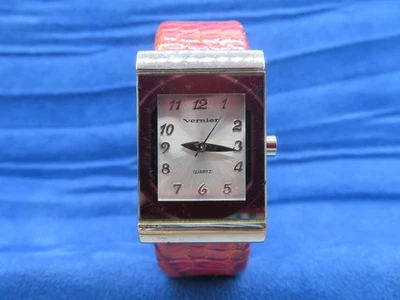 女士 Vernier 石英手表 27828 红色袖口表带全新电池 — 第 1/4 张图片